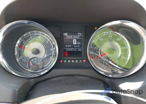 2011 Chrysler Town & Country Touring-L z USA, uszkodzony, nr VIN 2A4RR8DG6BR655933